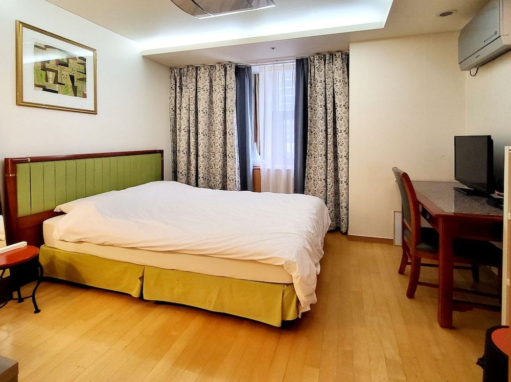 Khan Residence Room 9