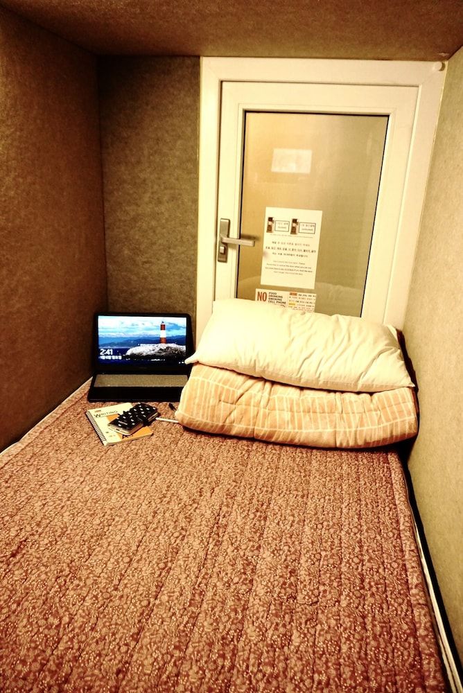 undefined Capsule Majung 6