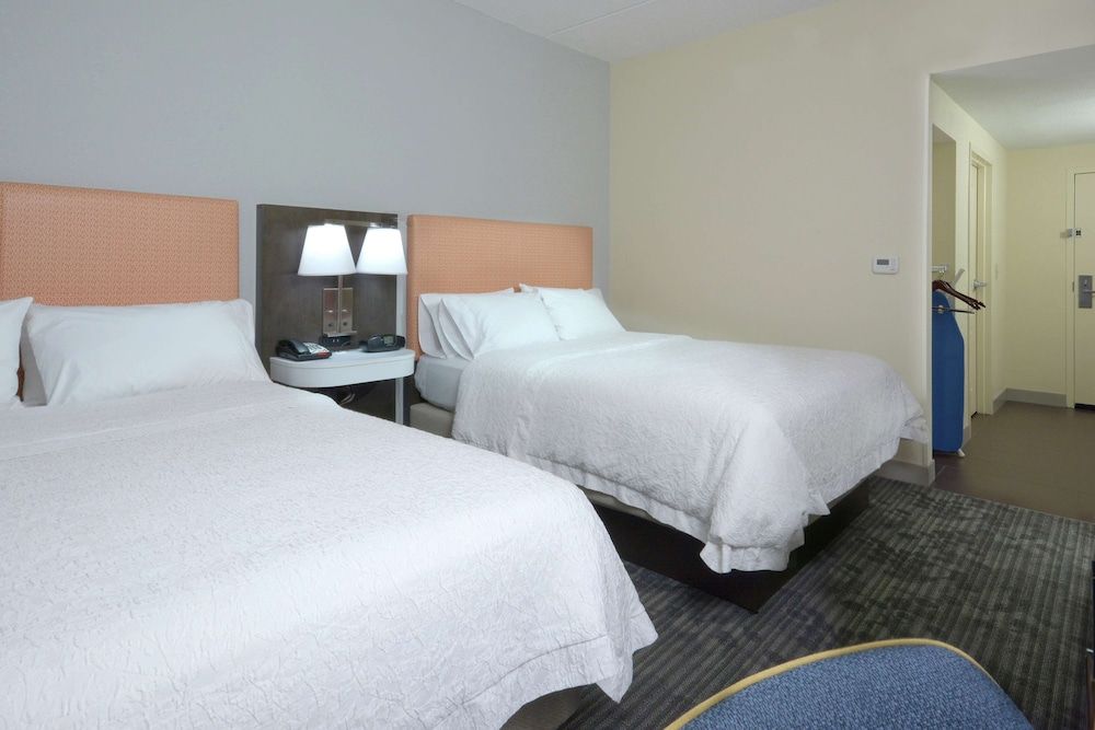 Room, 2 Queen Beds, Accessible, Bathtub