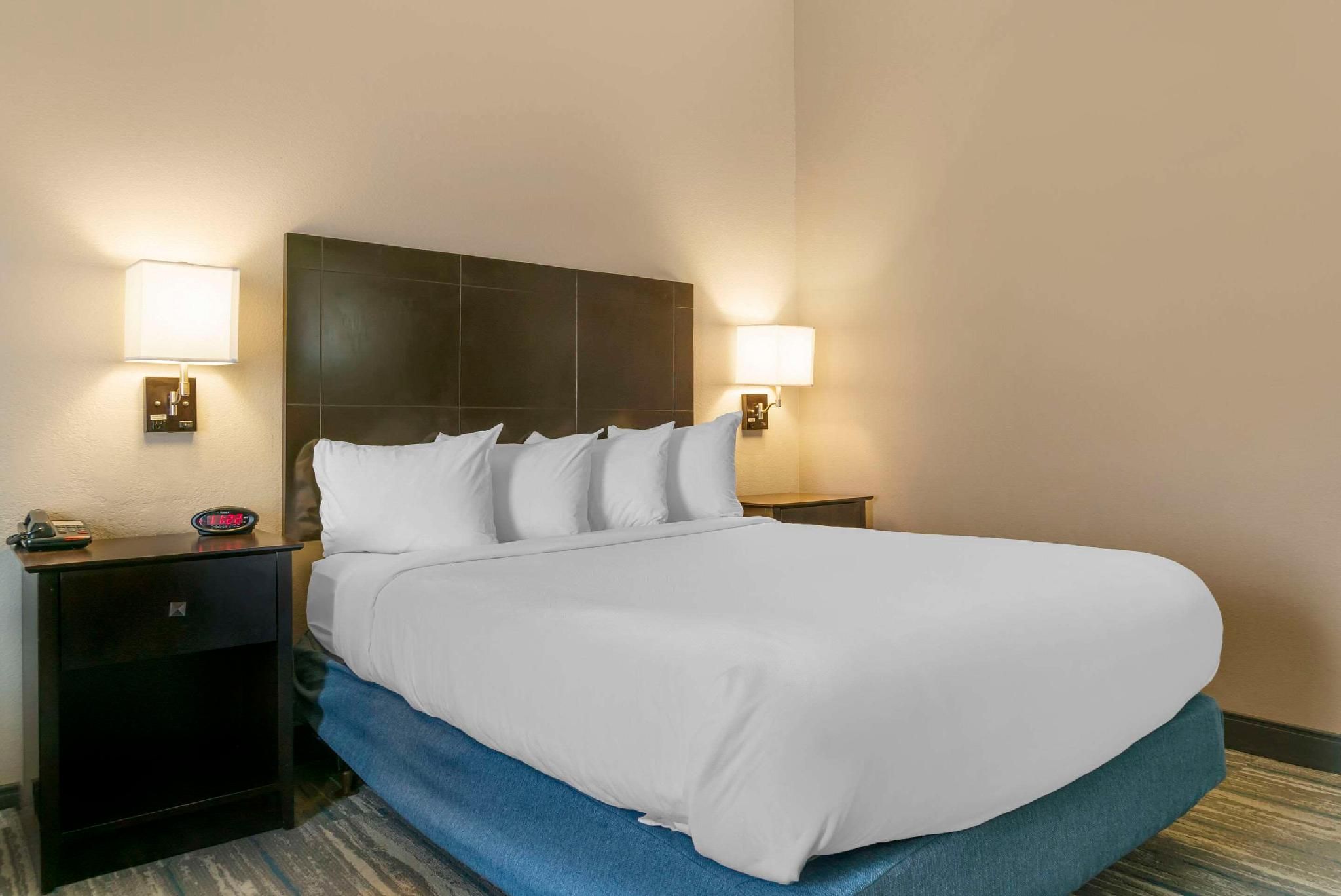 1 Queen Bed, Nonsmoking, Accessible