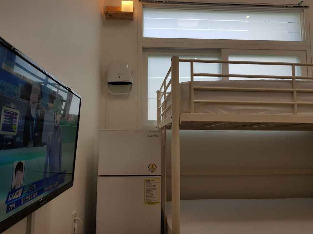 Hotel Maison de Geoje Economy Quadruple Room, Multiple Beds [No breakfast provided as of February, 2025] 5