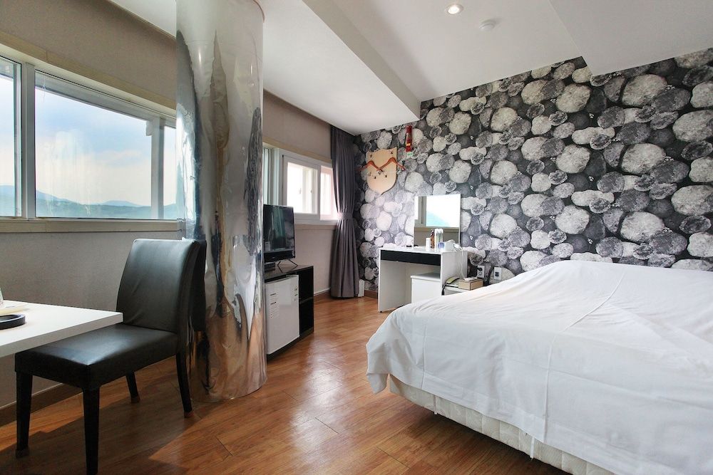 J hotel Standard Room 15