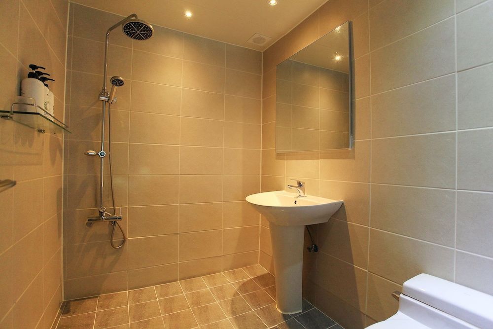 J hotel Standard Room 18