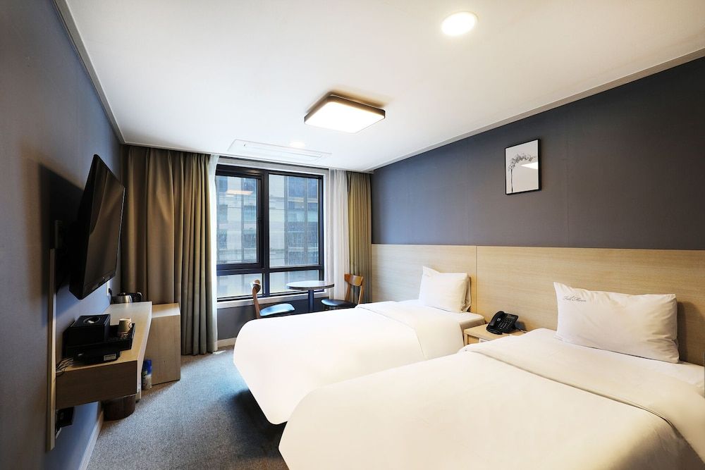 Full Moon Hotel Standard Twin Room