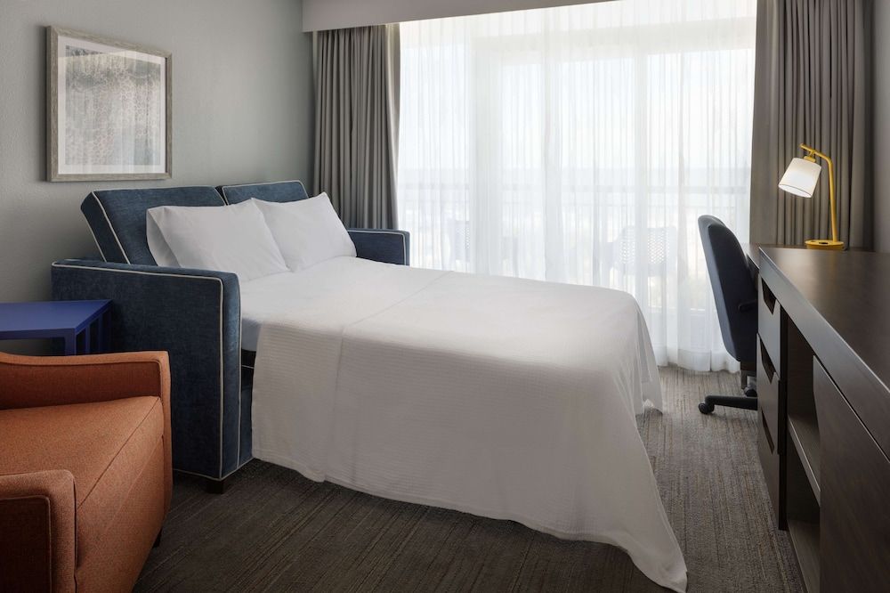 1 Bedroom Queen Suite Oceanfront