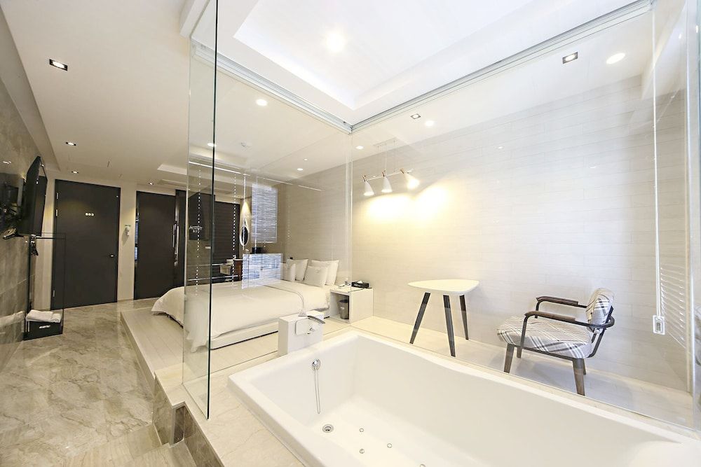 Masan Almond Hotel Premium Room (No Breakfast on Mondays) 6