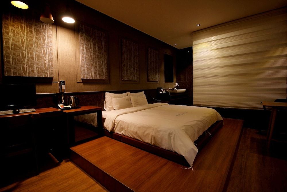 Masan Almond Hotel Premium Room (No Breakfast on Mondays) 5