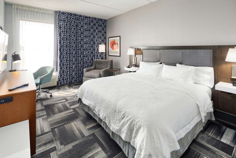 Room, 1 King Bed, Accessible, Non Smoking (Roll-in Shower)
