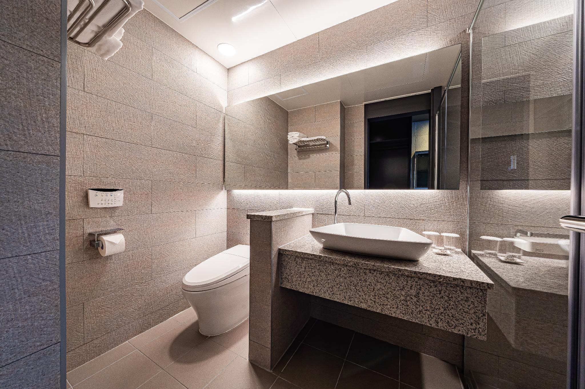 Deluxe Double - Queen or Hollywood Bed, Accessible by Walk, Bus or Train, Non-Smoking, Agoda Only