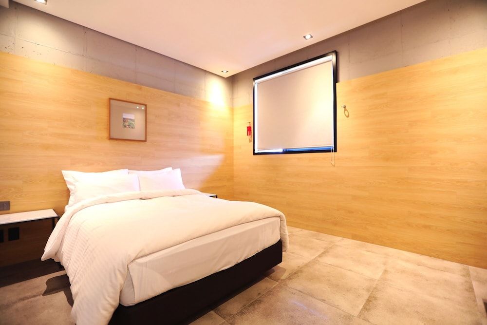 The HongC Hotel Gangneung Standard Single Room, 1 Double Bed, Non Smoking (No View) 2