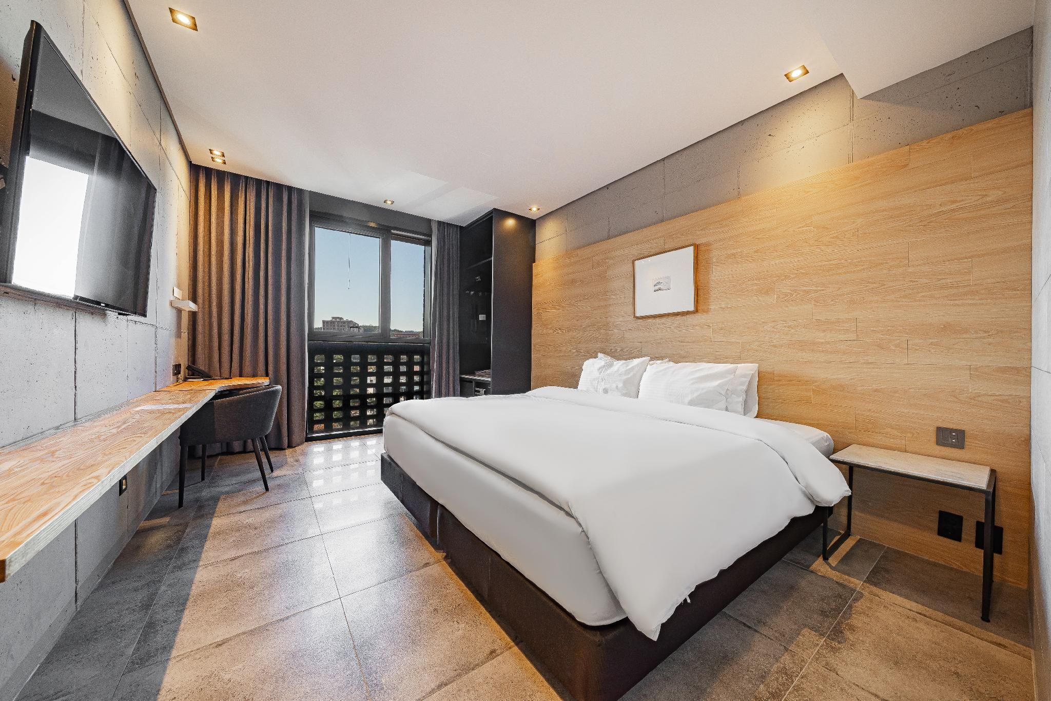 Superior Hollywood Double - Accessible by Walk, Bus or Train, Non-Smoking, Agoda Only