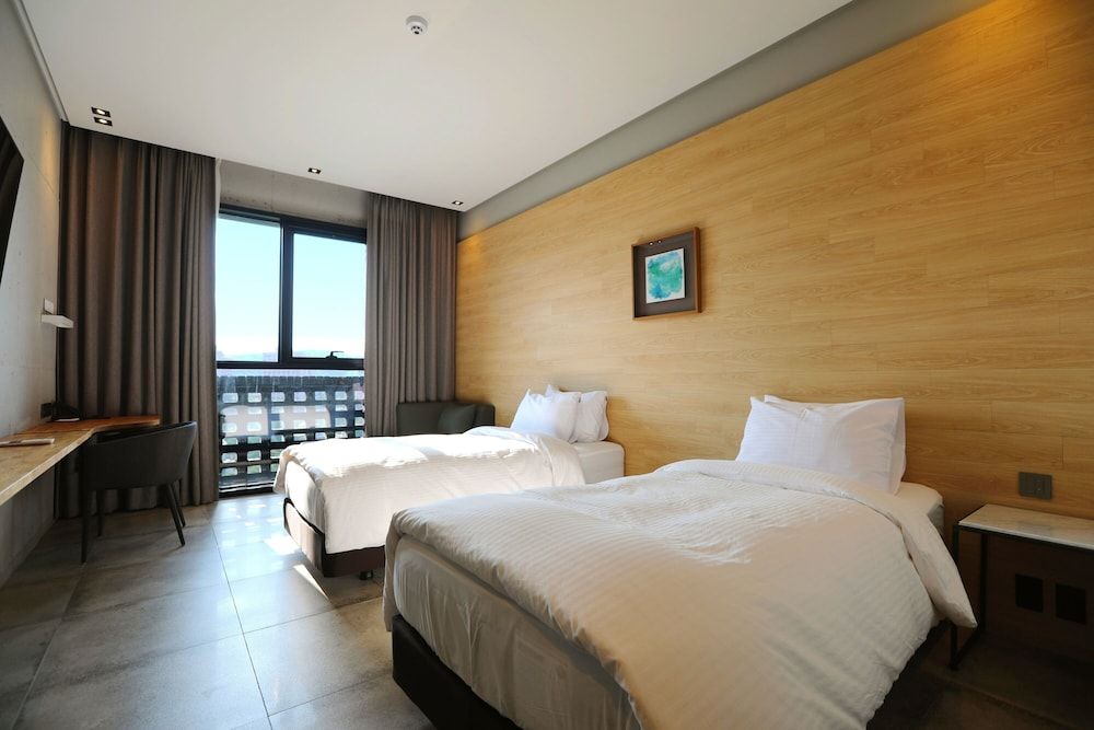 The HongC Hotel Gangneung Superior Twin Room, 2 Twin Beds, Non Smoking, City View 2