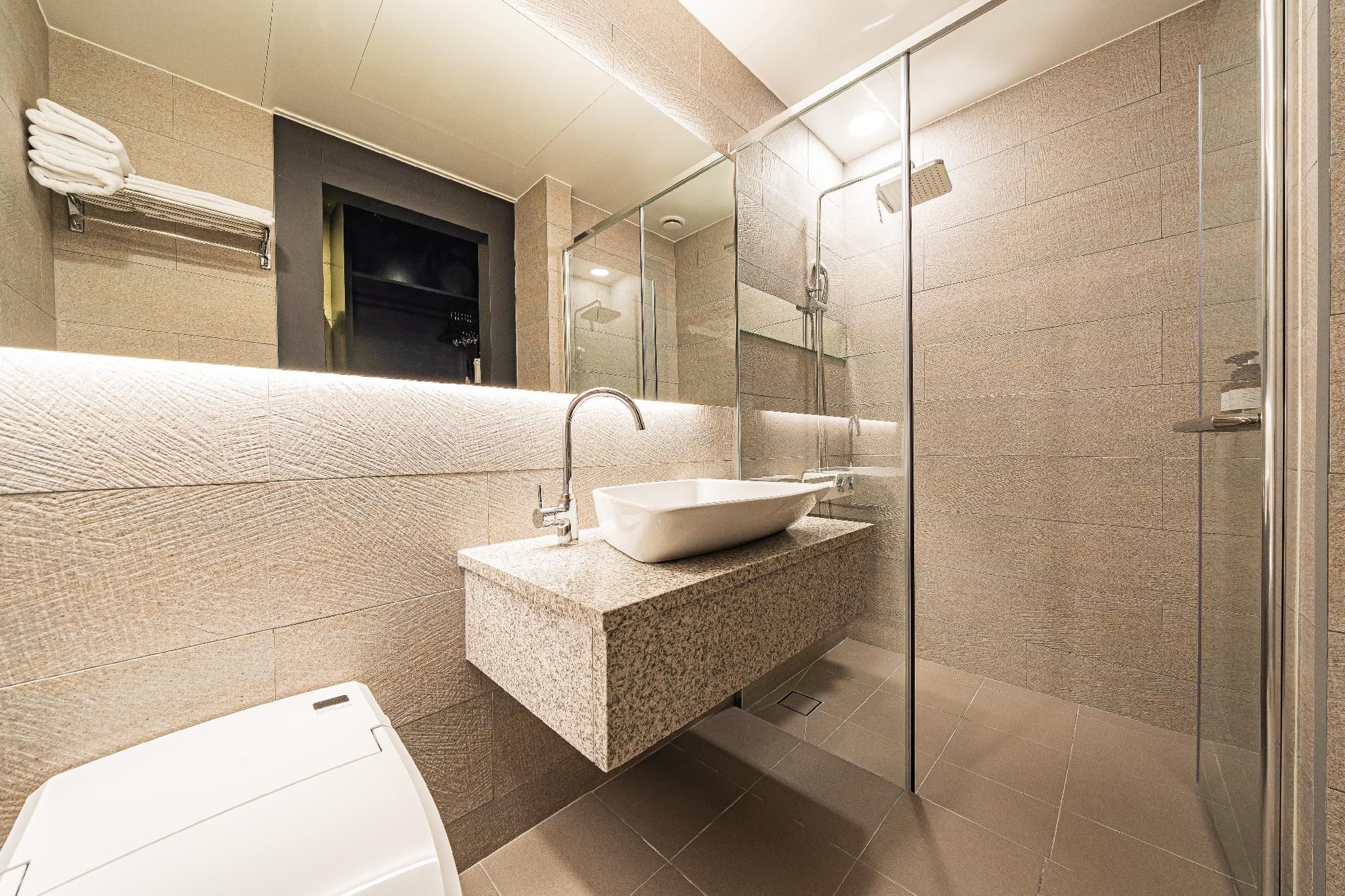 Superior Hollywood Double - Accessible by Walk, Bus or Train, Non-Smoking, Agoda Only