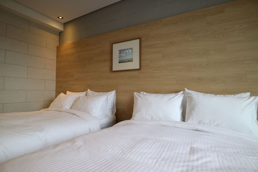 The HongC Hotel Gangneung Family Twin Room, 2 Double Beds, City View 4