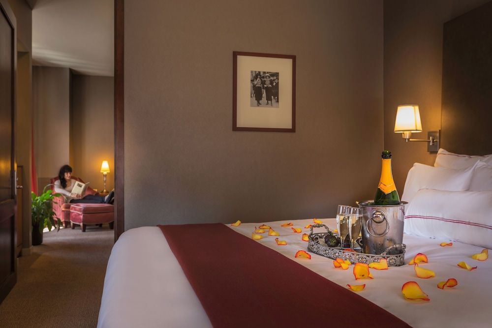 Suite, 1 King Bed with Sofa bed, Balcony