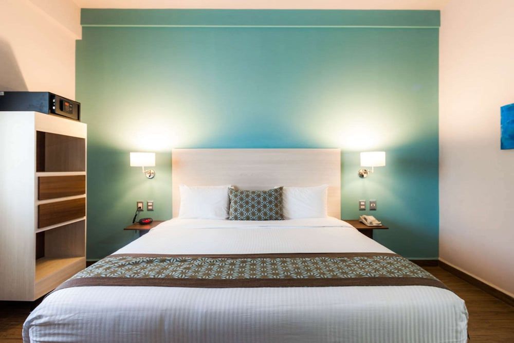Suite, 1 King Bed, Non Smoking