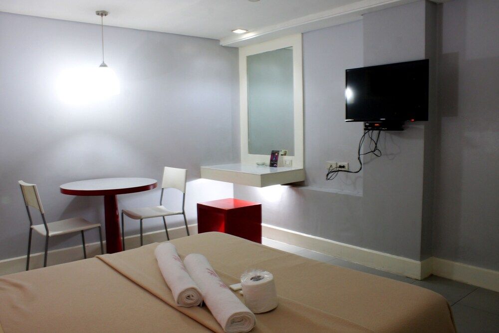 New Winston Hotel Garage Room 11