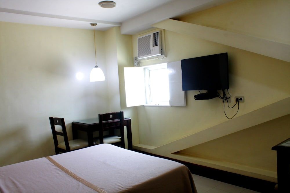 New Winston Hotel Garage Room 14