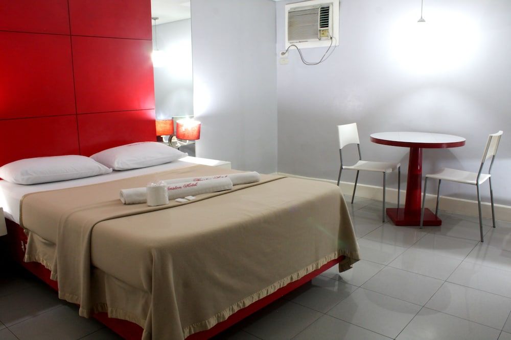 New Winston Hotel Garage Room 4