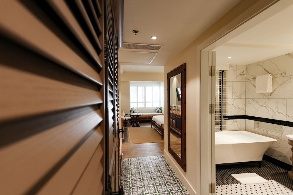 Premier Double Atrium