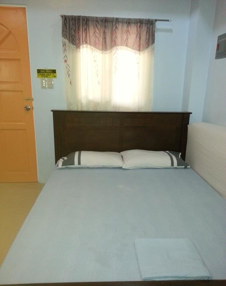 V.Hauschild Transient House B Triple Room with Bathroom 1 5