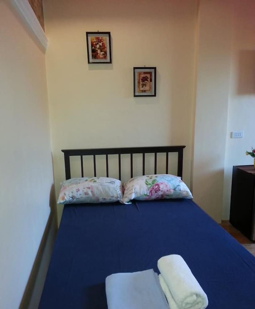 V.Hauschild Transient House B Triple Room with Bathroom 1 14