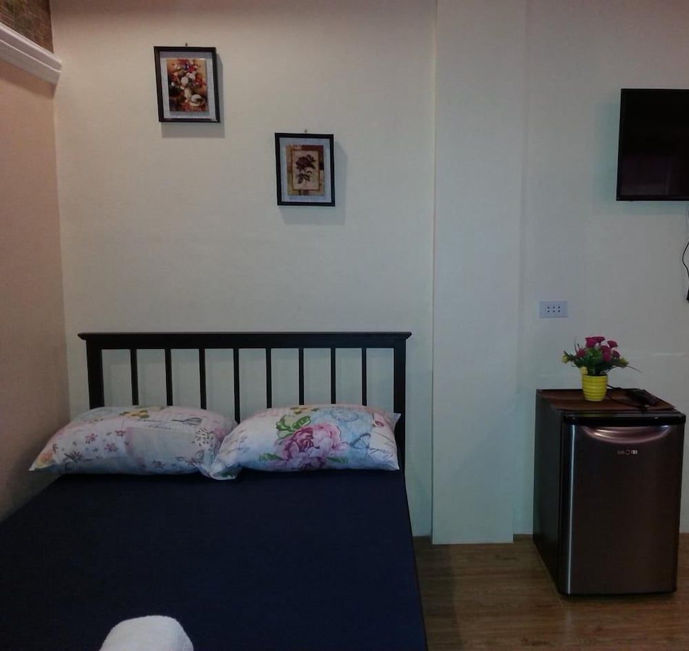 V.Hauschild Transient House B Triple Room with Bathroom 1 15