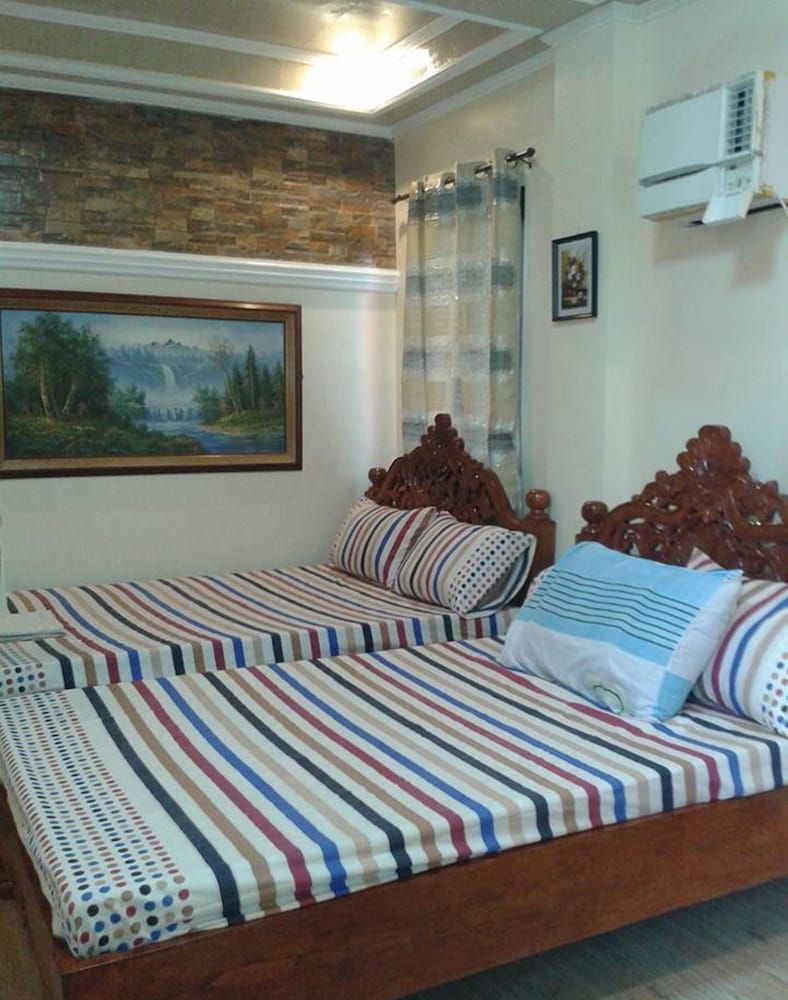 V.Hauschild Transient House B Quadruple Room with Bathroom 2 4