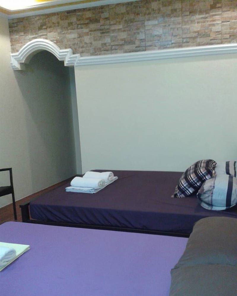 V.Hauschild Transient House B Quadruple Room with Bathroom 2