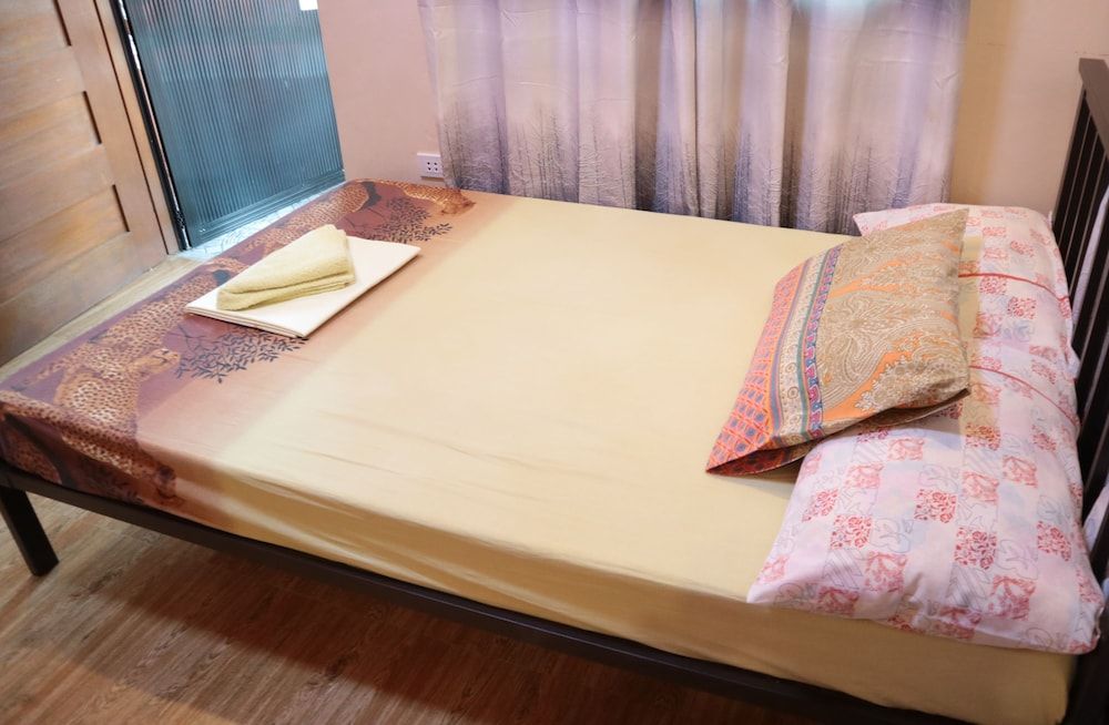 V.Hauschild Transient House B Triple Room with Bathroom 1 11