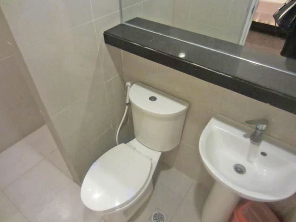 Vista Hotel Cubao Standard Room 6