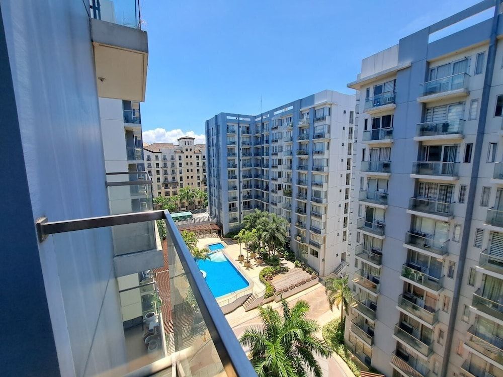 Jieann's Transient Home Studio, City View 9