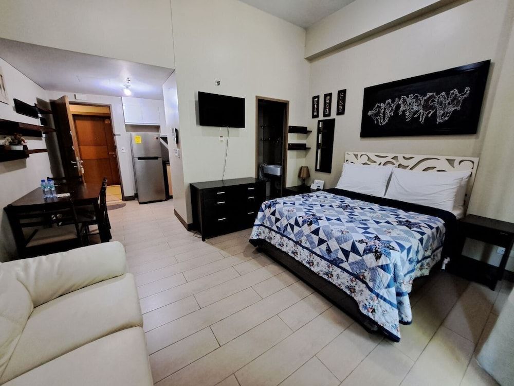 Jieann's Transient Home Studio, City View 11