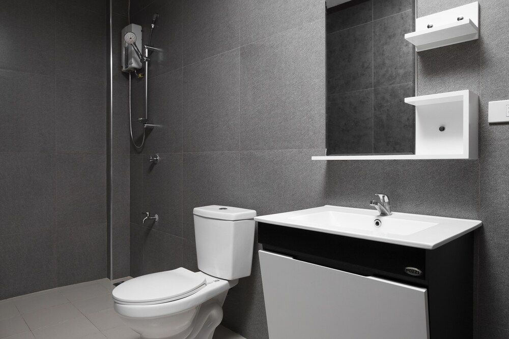 Pacific Waves Inn Family Room for 8 5