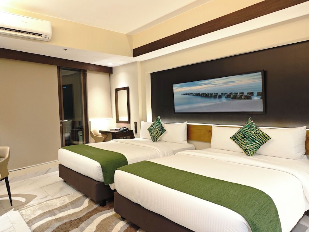 undefined KL Executive Greenbelt KLX 4
