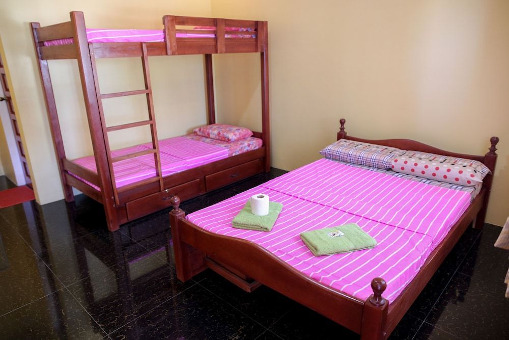 Luzmin BH - Pink House Pink House, Quad Room 3