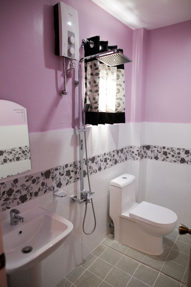 Luzmin BH - Pink House Pink House, Family Room 6