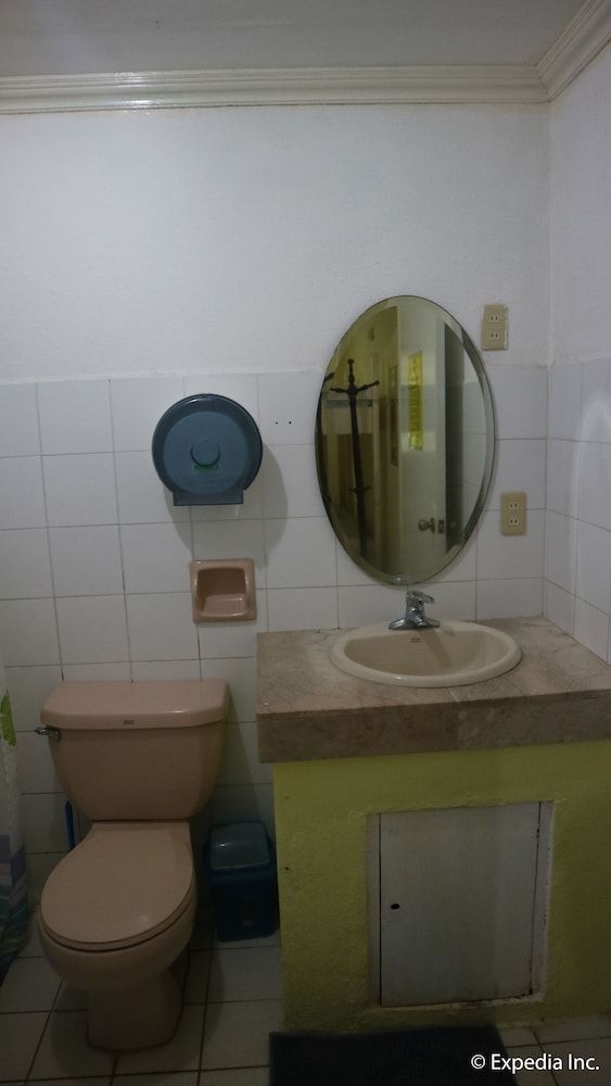 Golden Sunset Beach Club Deluxe Room 4