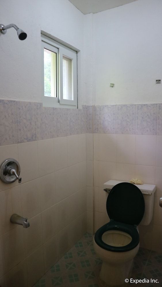 Algen's Dive Resort Standard Room (Airconditioned) 5