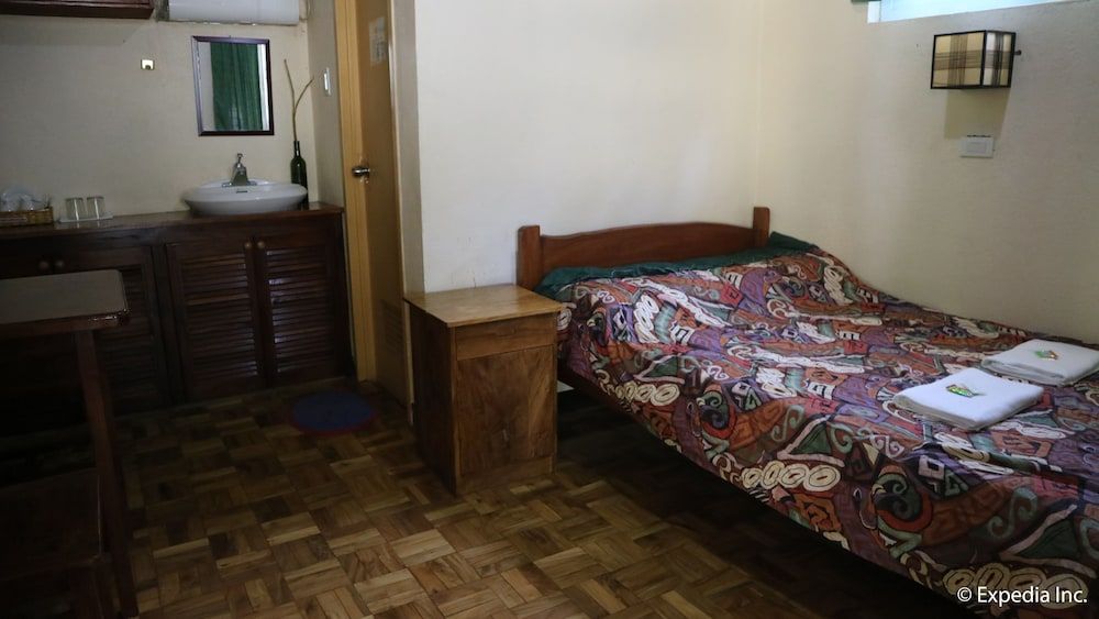 Algen's Dive Resort Standard Room (Airconditioned) 3