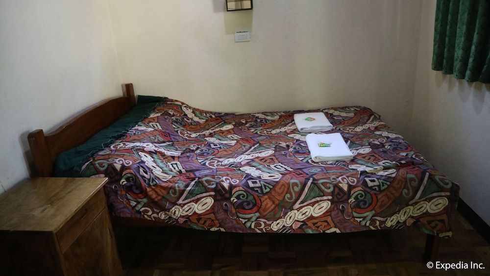 Algen's Dive Resort Standard Room (Airconditioned) 2