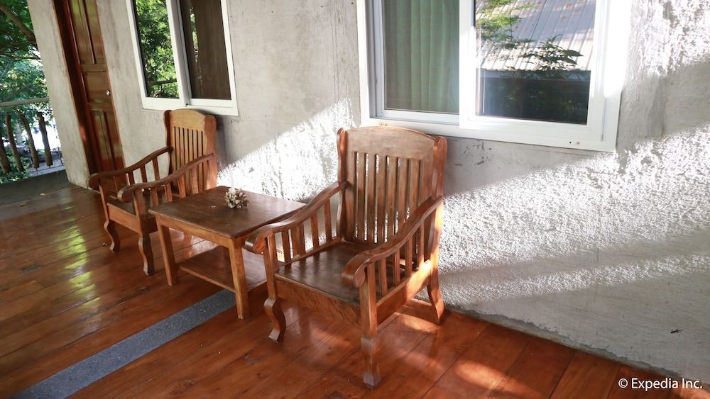 Algen's Dive Resort Standard Room (Airconditioned) 4