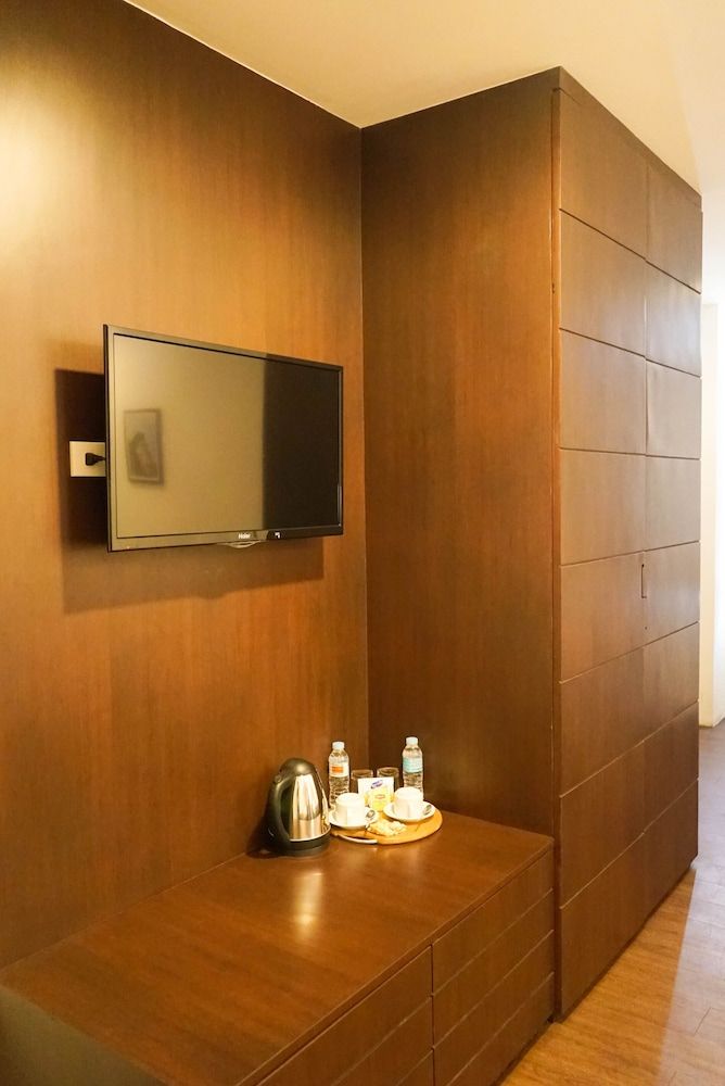 Tacloban Plaza Hotel Premier Twin Room 4