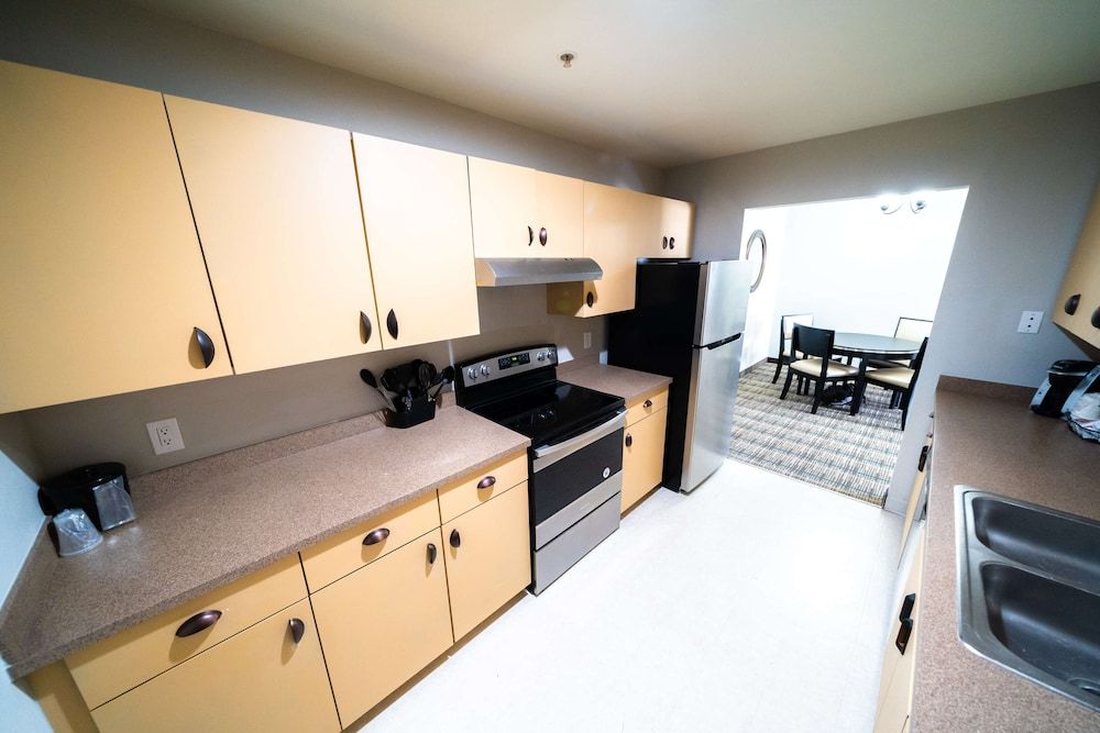 Suite, 1 King Bed, Non Smoking, Kitchen (Presidential)
