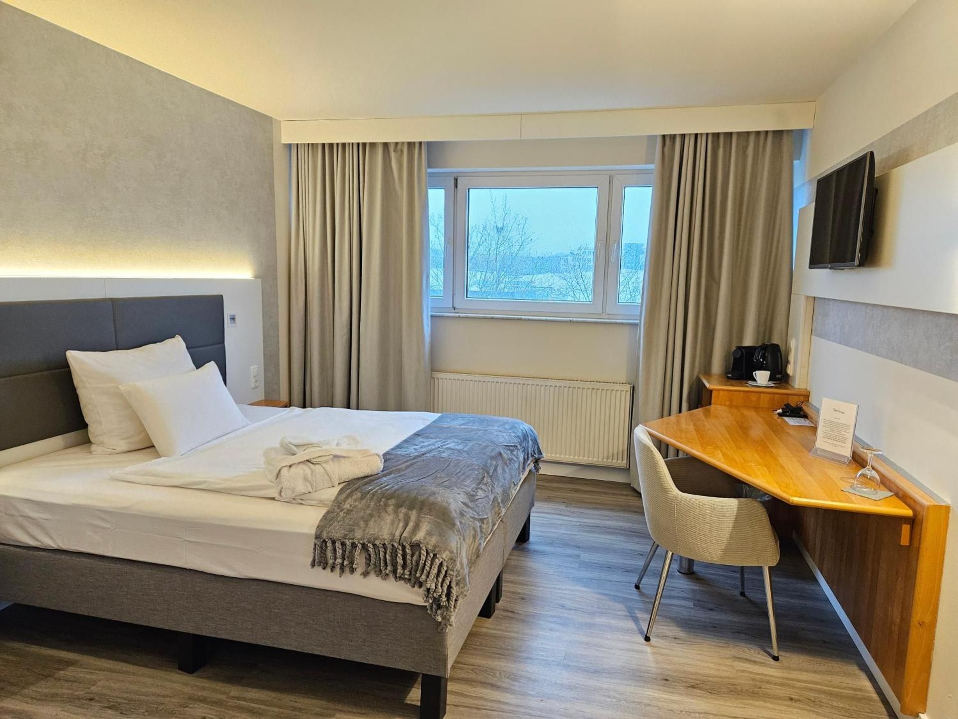 Deluxe Room - 1 King Bed