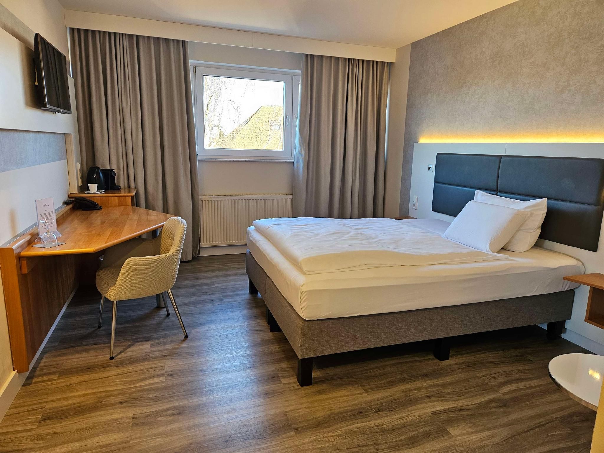 Superior Room 1 King bed