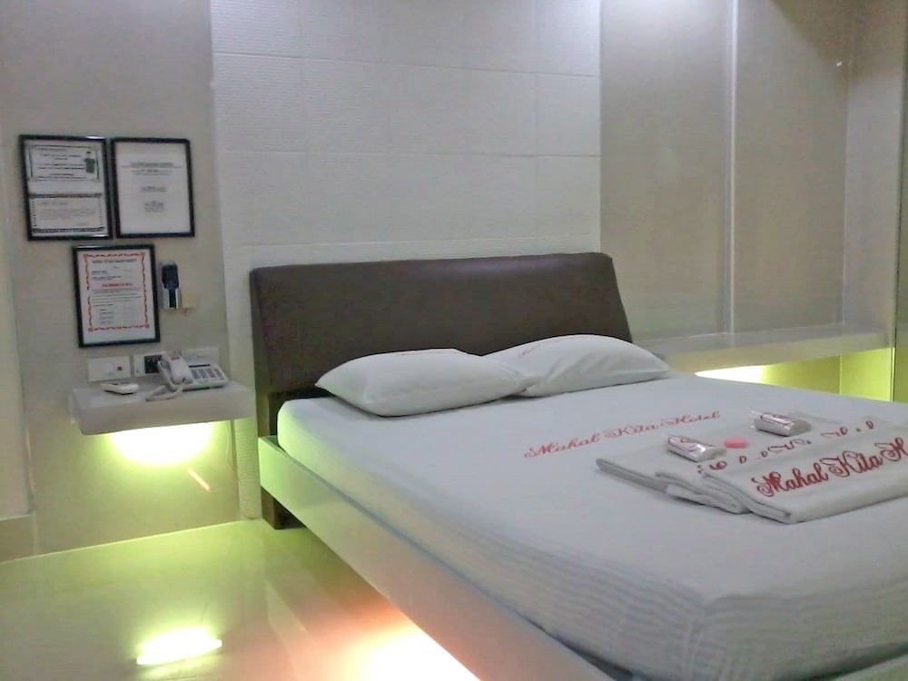 Mahal Kita Drive Inn Standard Room 7