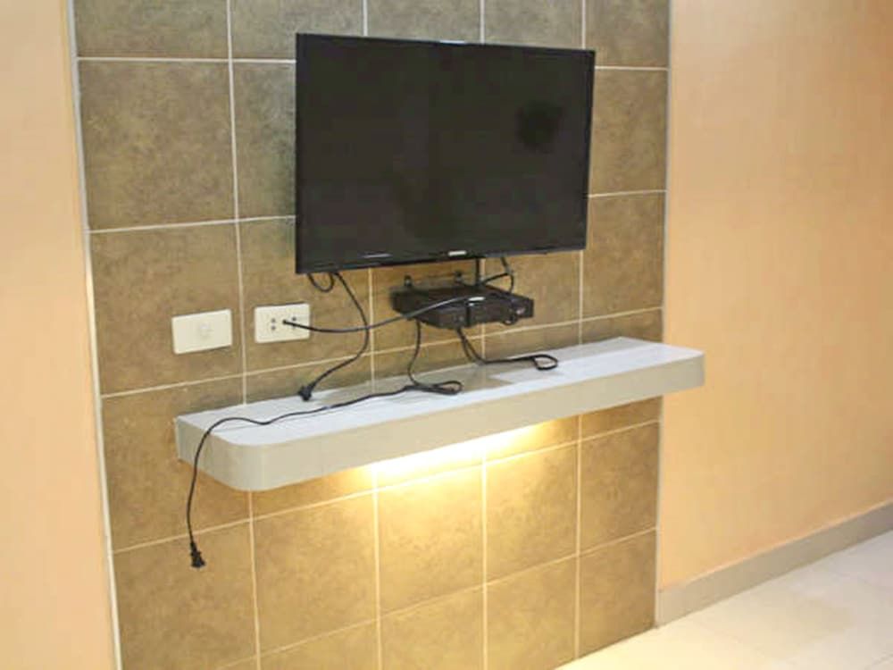 Mahal Kita Drive Inn Standard Room 10