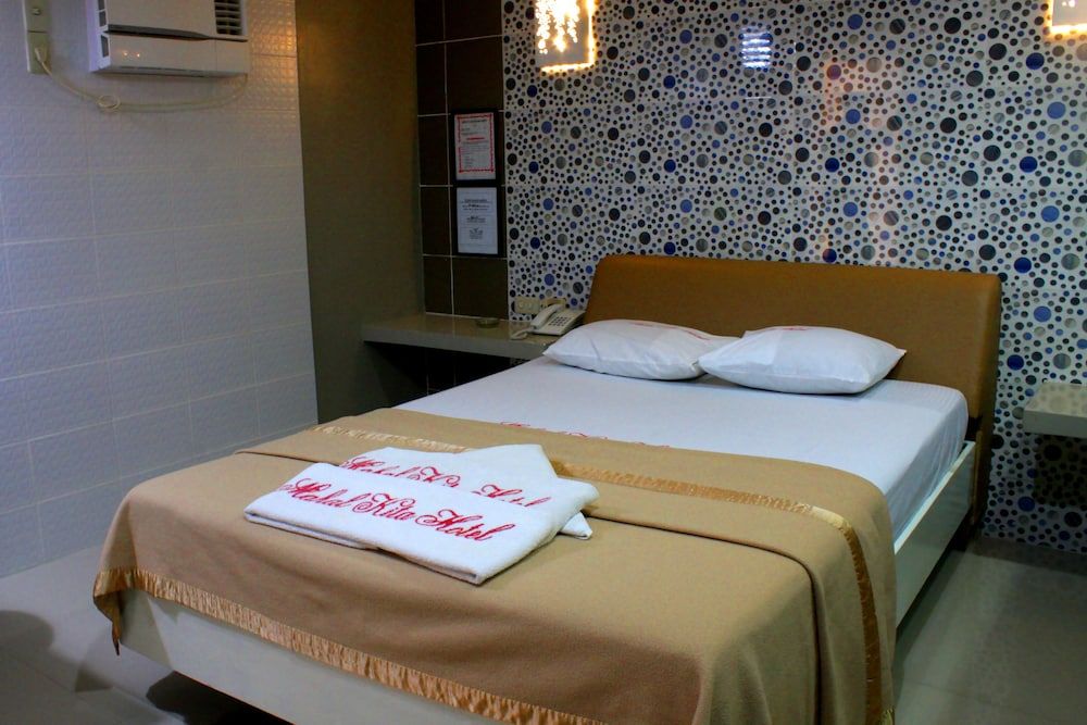 undefined Mahal Kita Drive Inn 3