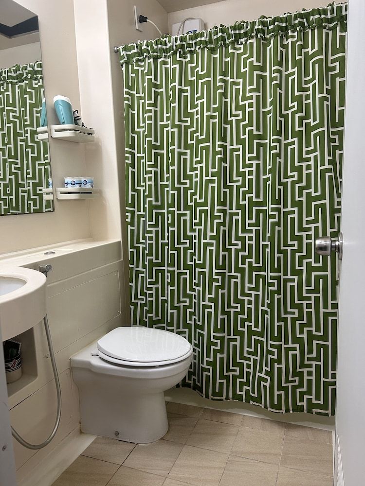 Manila Lee - Malate Bayview Mansion Basic Apartment, 1 King Bed, Balcony, City View 27